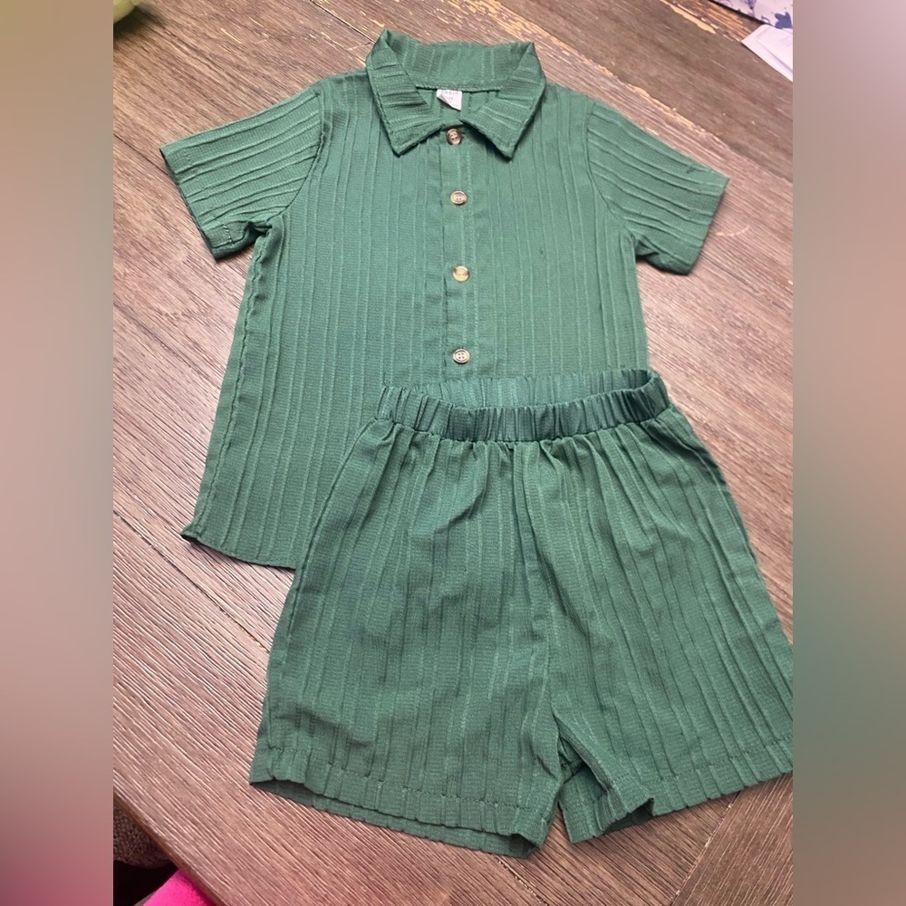 SHEIN 2pcs Young Boy Casual Cotton Short Sleeve Shirt And Shorts Set 5Y